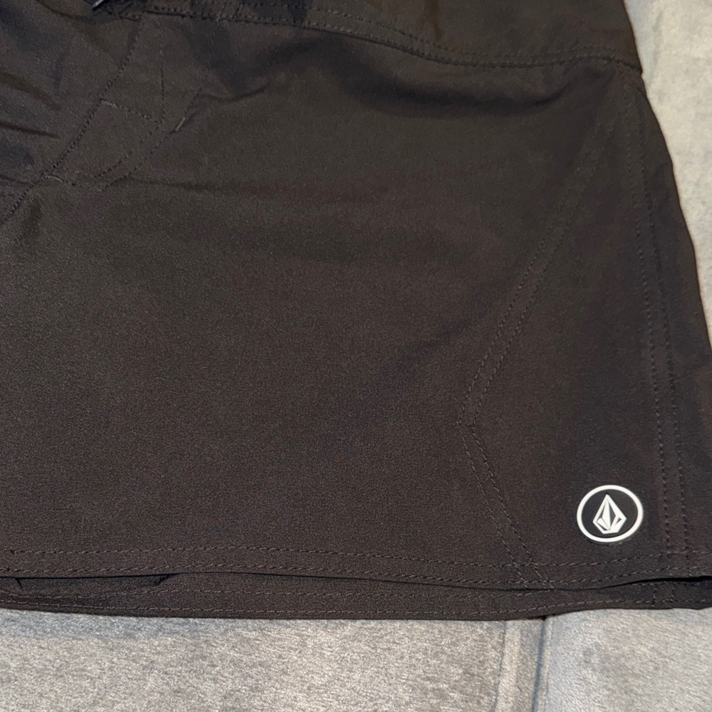 Volcom -Black 4-Way Stretch Surf/SwimShorts | Size 9 | UPF 50+ - Picture 9 of 13